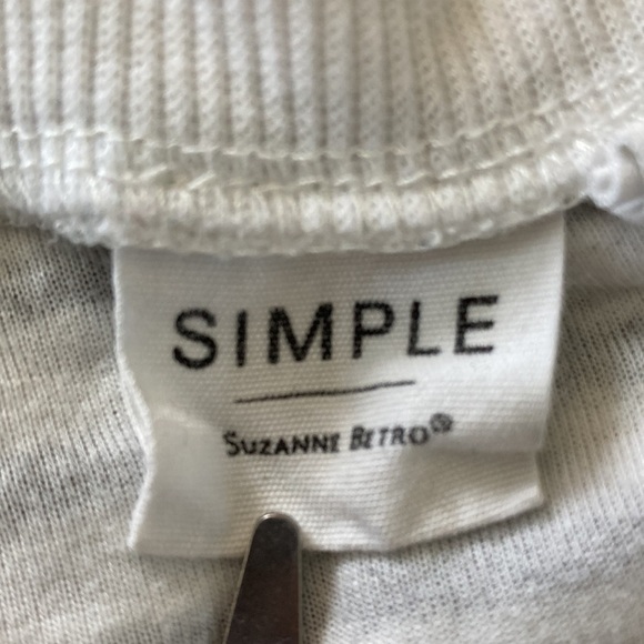 Simple a large sweatshirt heart black and white stripes - Picture 11 of 12